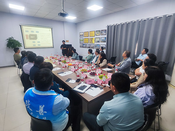 泰安市企聯(lián)、市網(wǎng)商會的企業(yè)家來廠參觀